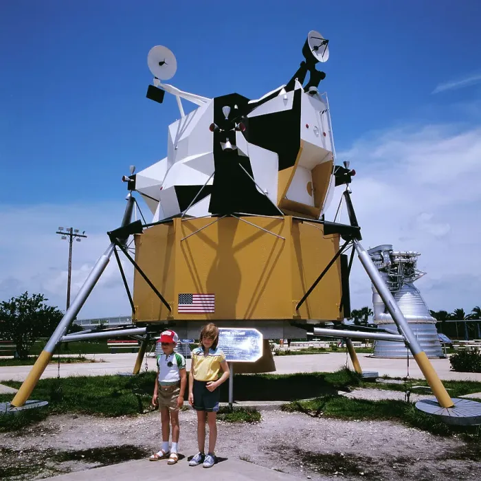 Stampa con cornice : Florida. Ei vicini del modulo lunare Apollo al Centro Spaziale di Kennedy a Capo Canaveral Stampa con cornice : Florida. Ei vicini del modulo lunare Apollo al Centro Spaziale di Kennedy a Capo Canaveral