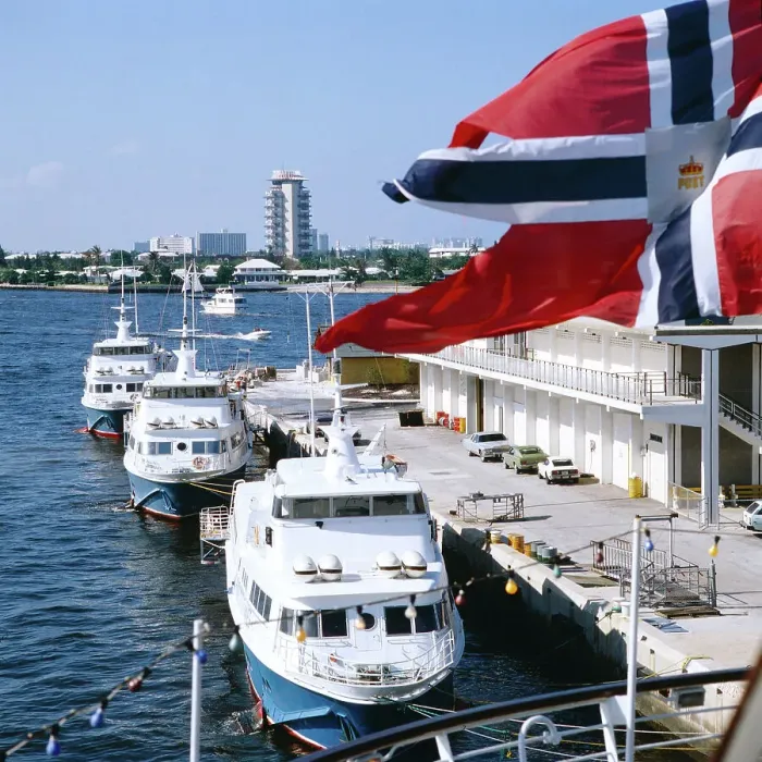 Stampa con cornice : Florida. Yacht della Norwegian Cruise Line a Fort Lauderdale, Florida Stampa con cornice : Florida. Yacht della Norwegian Cruise Line a Fort Lauderdale, Florida