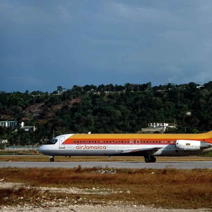 Framed Print : Flugzeug am Boden, 1980er. Aircraft on the ground, 1980s Framed Print : Flugzeug am Boden, 1980er. Aircraft on the ground, 1980s