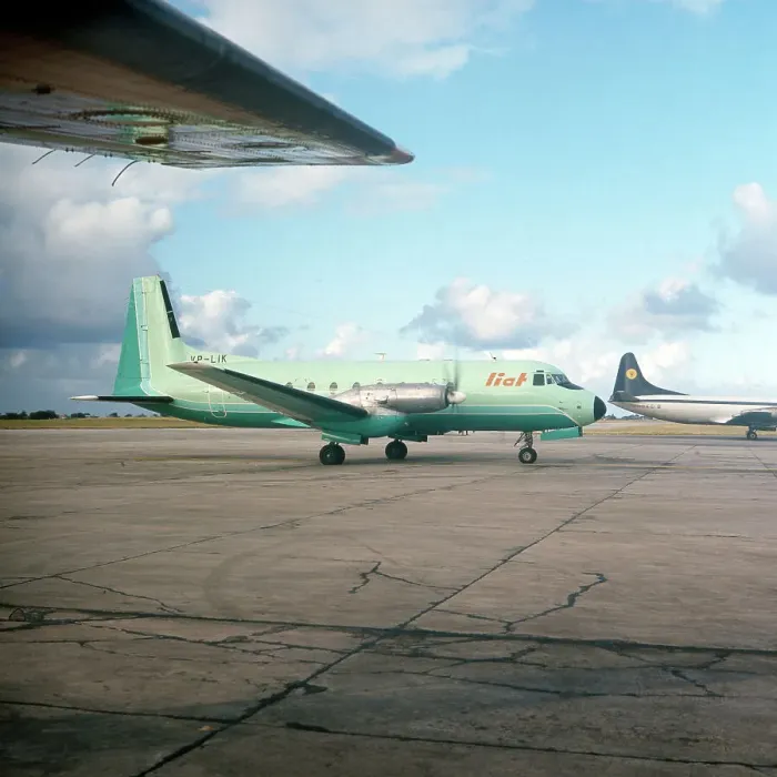 Framed Print : Flugzeug. Kleine Flugmaschine am Boden, 1980er. Small aircraft on the ground, 1980s Framed Print : Flugzeug. Kleine Flugmaschine am Boden, 1980er. Small aircraft on the ground, 1980s
