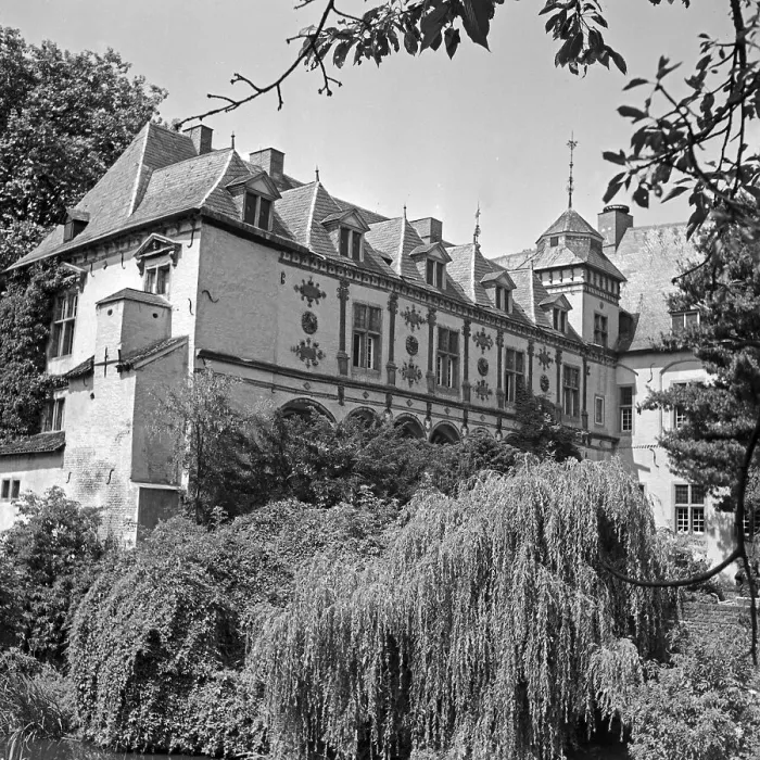 Impression encadrée : Gladbach. Château de Rheydt à Gladbech en Allemagne dans les années trente Impression encadrée : Gladbach. Château de Rheydt à Gladbech en Allemagne dans les années trente