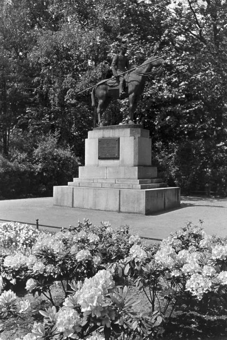 Impression encadrée : Gleiwitz. Une voyage à Gleiwitz en Haute-Silésie, Allemagne des années 1930 Impression encadrée : Gleiwitz. Une voyage à Gleiwitz en Haute-Silésie, Allemagne des années 1930