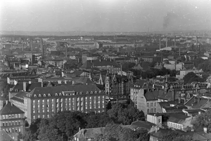 Impression encadrée : Gleiwitz. Une voyage à Gleiwitz dans le Schlesie supérieur en Allemagne des années 1930 Impression encadrée : Gleiwitz. Une voyage à Gleiwitz dans le Schlesie supérieur en Allemagne des années 1930