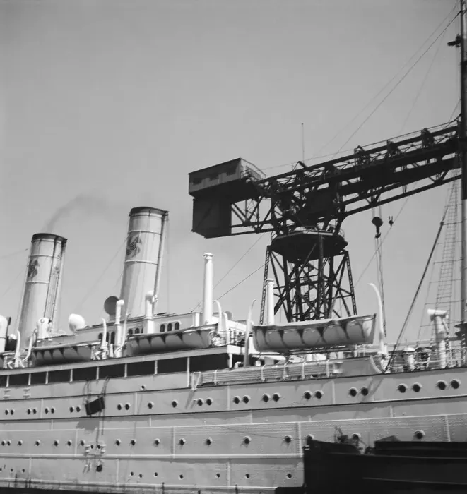 Stampa con cornice : Hamburg. Navi nel porto di Amburgo, Germania anni '30