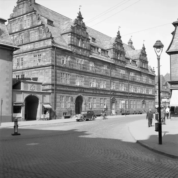 Stampa con cornice : Hameln. Il palazzo nuziale nella città di Hamelin sulla fiumana della Wesser Stampa con cornice : Hameln. Il palazzo nuziale nella città di Hamelin sulla fiumana della Wesser