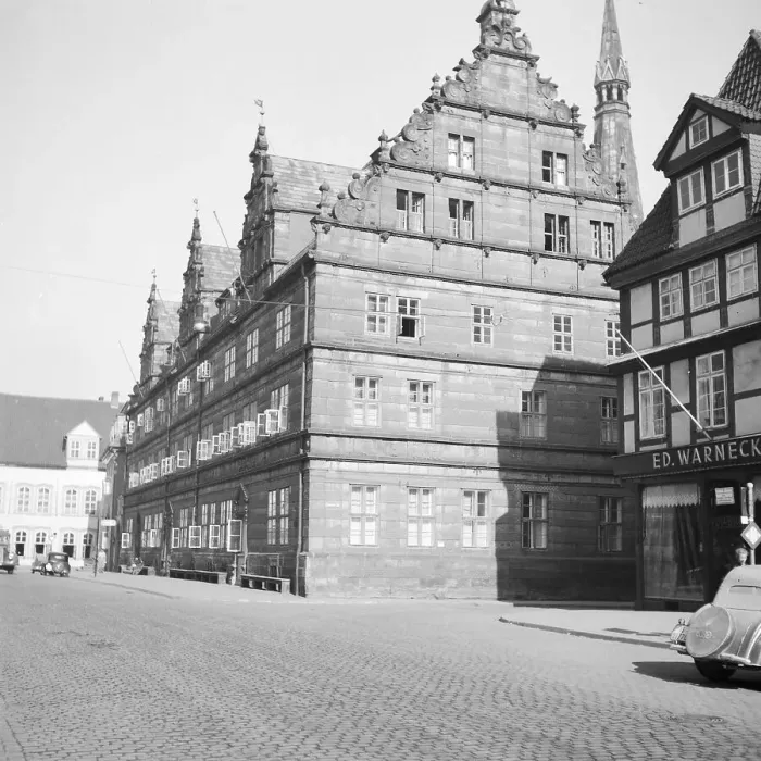 Impresión enmarcada : Hameln. La casa de boda en la ciudad interior de Hamel en el río Weser Impresión enmarcada : Hameln. La casa de boda en la ciudad interior de Hamel en el río Weser