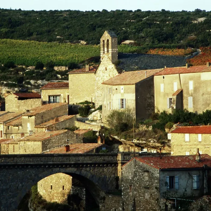 Gerahmter Druck : Herault. Kirche Saint-Etienne in der Gemeinde Minerve im Département Hérault Gerahmter Druck : Herault. Kirche Saint-Etienne in der Gemeinde Minerve im Département Hérault