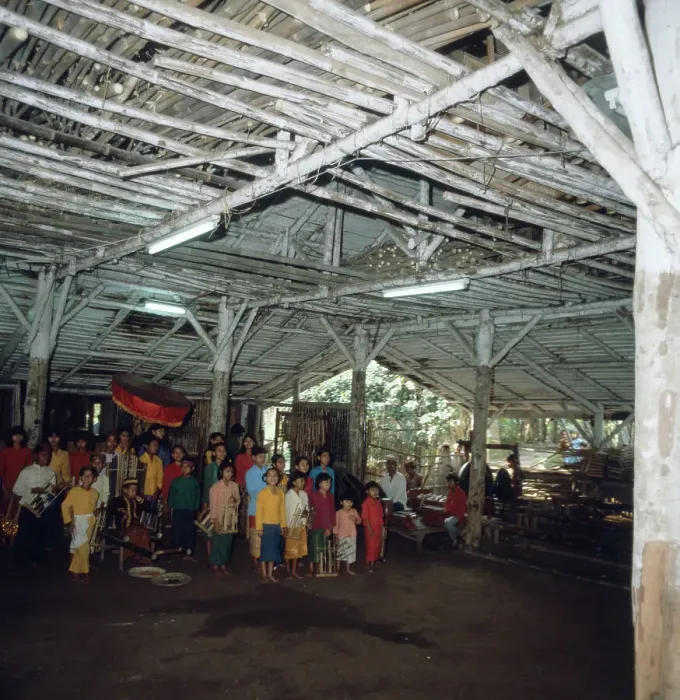 Gerahmter Druck : Ein Bambusorchester auf Java, Indonesien in den 1980er Jahren. Gerahmter Druck : Ein Bambusorchester auf Java, Indonesien in den 1980er Jahren.
