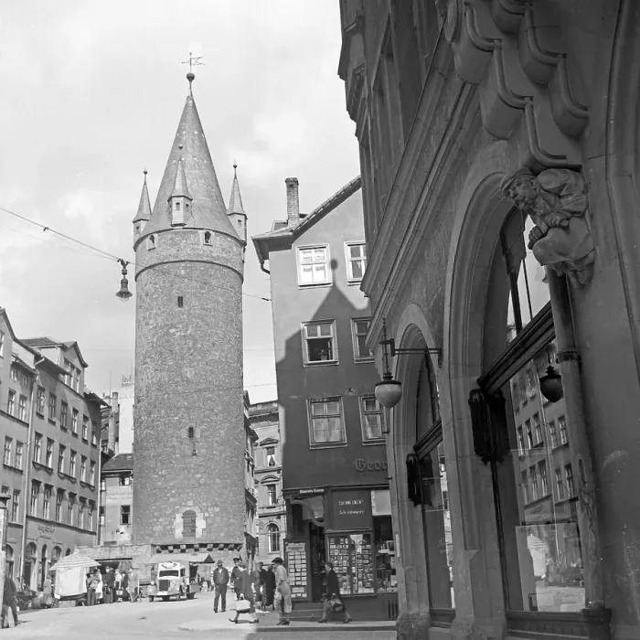 Stampa con cornice : Kassel. Il torre del Drusel nella vecchia città di Cassell, Germania negli anni '30 Stampa con cornice : Kassel. Il torre del Drusel nella vecchia città di Cassell, Germania negli anni '30