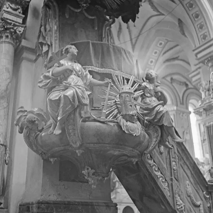 Impresión enmarcada : Kirche. Púlpito adornado en una iglesia del Bajo Sajón, Alemania década de los treinta Impresión enmarcada : Kirche. Púlpito adornado en una iglesia del Bajo Sajón, Alemania década de los treinta