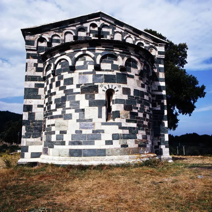 Framed Print : Korsika. Romanisch pisanische Kirche San Michele de Murato aus dem 12 Framed Print : Korsika. Romanisch pisanische Kirche San Michele de Murato aus dem 12