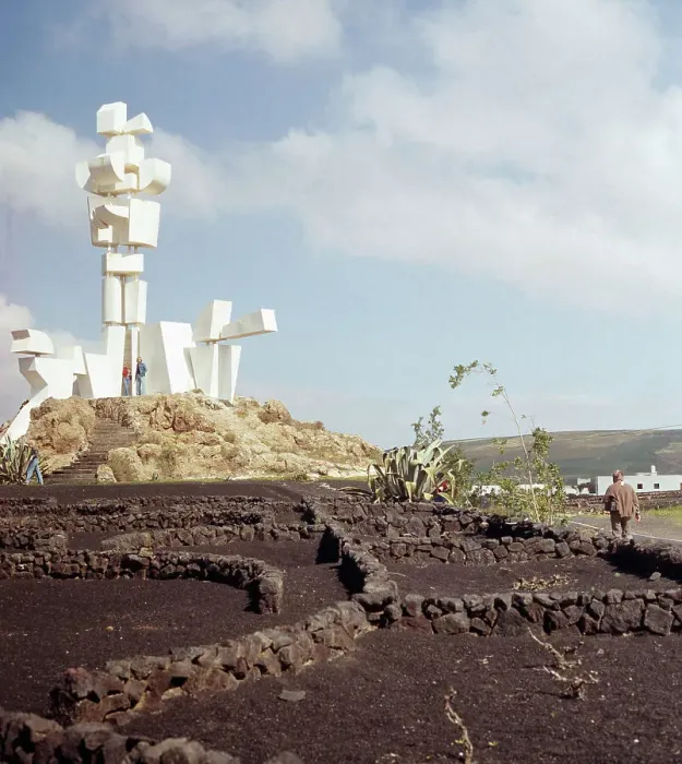 Gerahmter Druck : Lanzarote. Das Monumento al Campesino liegt bei der Bucht von El Golfo