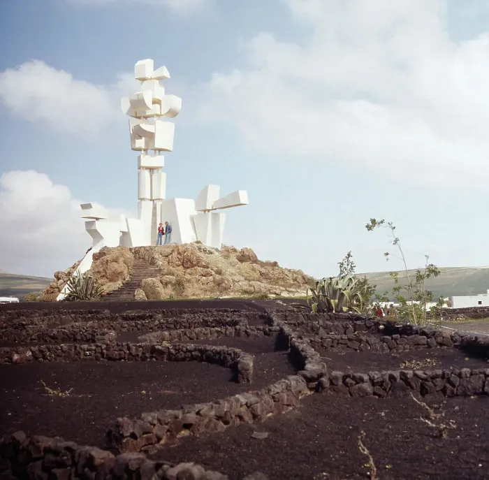 Gerahmter Druck : Lanzarote. Das Monumento al Campesino, bei der Bucht von El Golfo auf der Gerahmter Druck : Lanzarote. Das Monumento al Campesino, bei der Bucht von El Golfo auf der