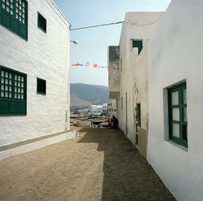 Stampa con cornice : Lanzarote. Casa nel villaggio di pesca della Caletta sull'isola delle Canarie Lanzarote Stampa con cornice : Lanzarote. Casa nel villaggio di pesca della Caletta sull'isola delle Canarie Lanzarote