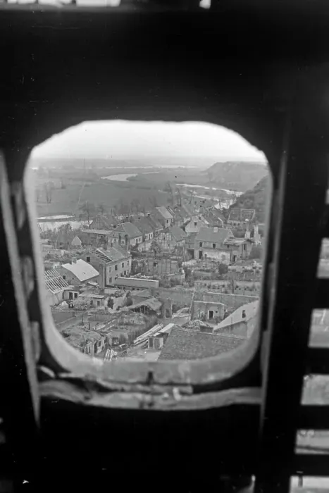 Stampa con cornice : Gli abitanti della Lebus sul fiume Odra' o più semplicemente 'La città di Lebus sulla riva dell'Odra