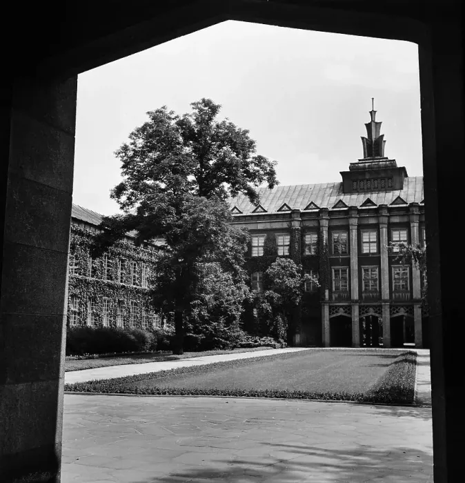 Gerahmter Druck : Leipzig. Das neue Grassimuseum in Leipzig, Deutschland 1930er Jahre Gerahmter Druck : Leipzig. Das neue Grassimuseum in Leipzig, Deutschland 1930er Jahre