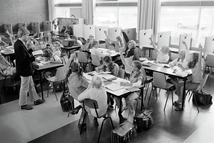 Impression encadrée : Lelystad. Étudiants dans une école secondaire moyenne à Lelystad en Provence Impression encadrée : Lelystad. Étudiants dans une école secondaire moyenne à Lelystad en Provence