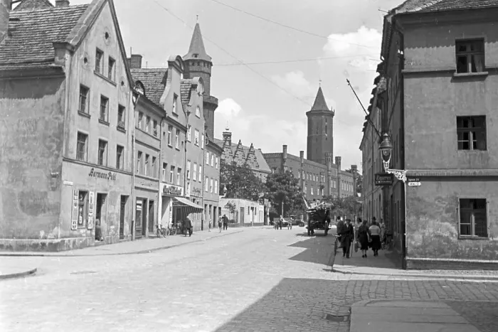 Gerahmter Druck : Liegnitz. Eine Reise nach Liegnitz, Deutschland der 1930er Jahren Gerahmter Druck : Liegnitz. Eine Reise nach Liegnitz, Deutschland der 1930er Jahren
