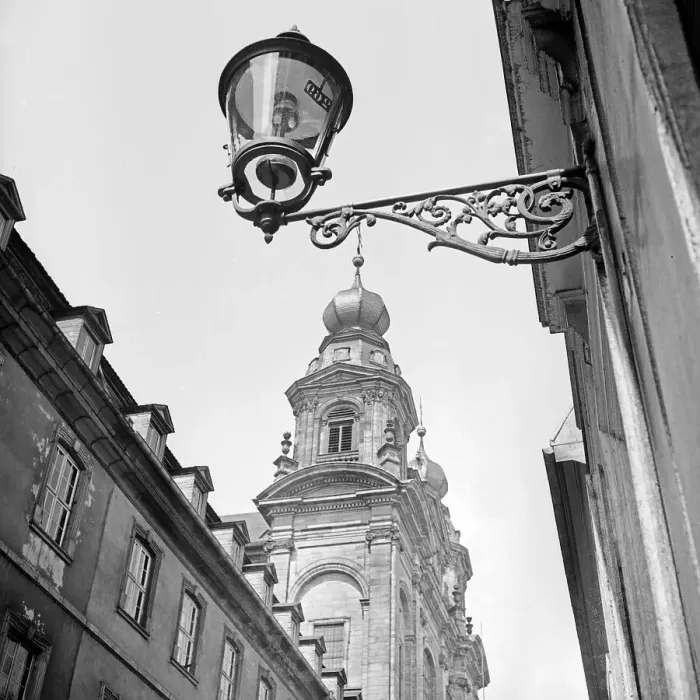 Framed Print : Mannheim. Blick auf die beiden Türme der Jesuitenkirche St Framed Print : Mannheim. Blick auf die beiden Türme der Jesuitenkirche St