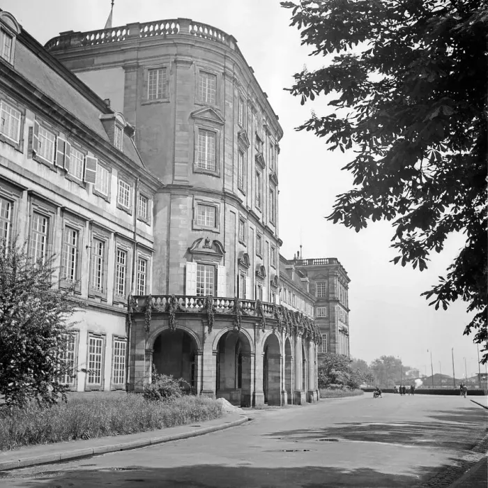 Stampa con cornice : Mannheim. Entrata del castello di Mannenheim, Germania anni '30 Stampa con cornice : Mannheim. Entrata del castello di Mannenheim, Germania anni '30