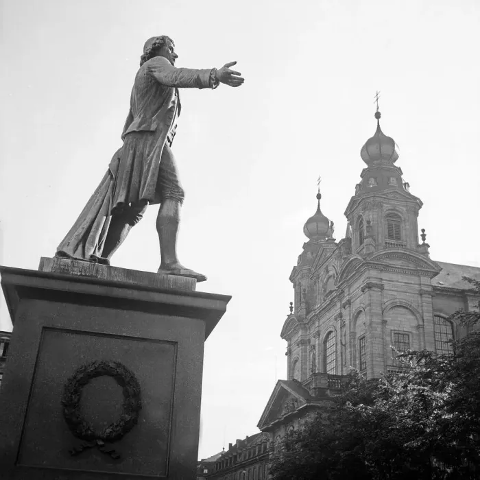 Impresión enmarcada : Mannheim. El Monumento a Schiller frente al teatro con las dos campanas Impresión enmarcada : Mannheim. El Monumento a Schiller frente al teatro con las dos campanas