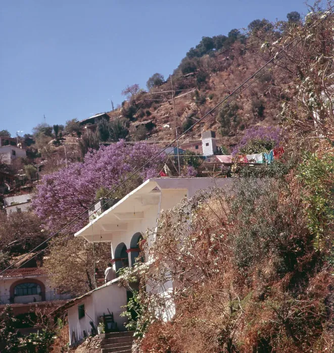 Framed Print : Mexiko. Haus an einem Berghang in Taxco, Mexiko 1980er Jahre