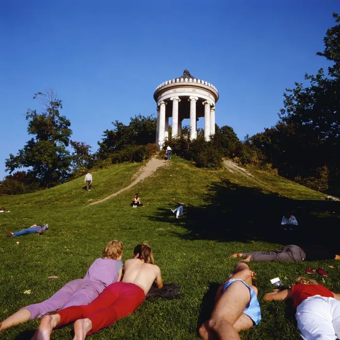 Impression encadrée : München. Le Monopteros dans l'English Garden à Munich en Bavière (Oberbayern), vers 1985 Impression encadrée : München. Le Monopteros dans l'English Garden à Munich en Bavière (Oberbayern), vers 1985