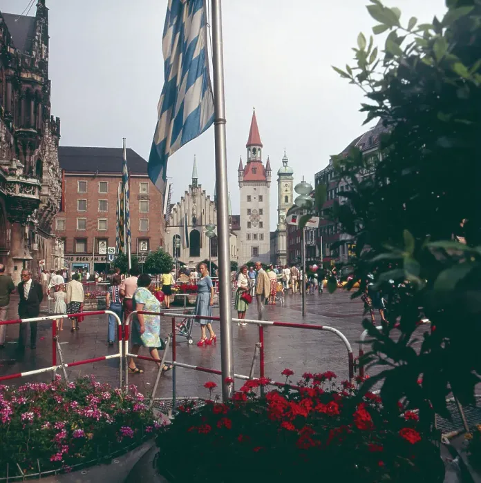 Framed Print : München. Sommer 1973. Altstadt. Marienplatz