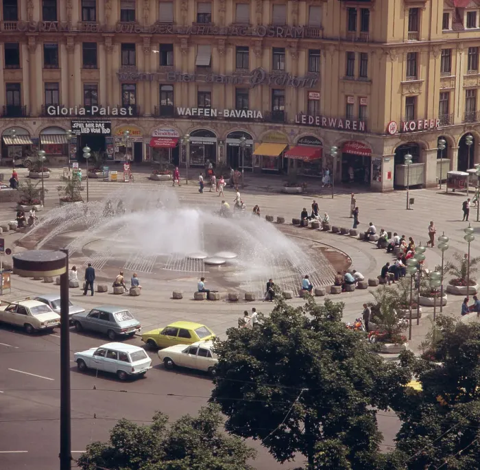 Impresión enmarcada : München. Verano de 1973. Ciudad centro, mirada al Platz Carlos Impresión enmarcada : München. Verano de 1973. Ciudad centro, mirada al Platz Carlos