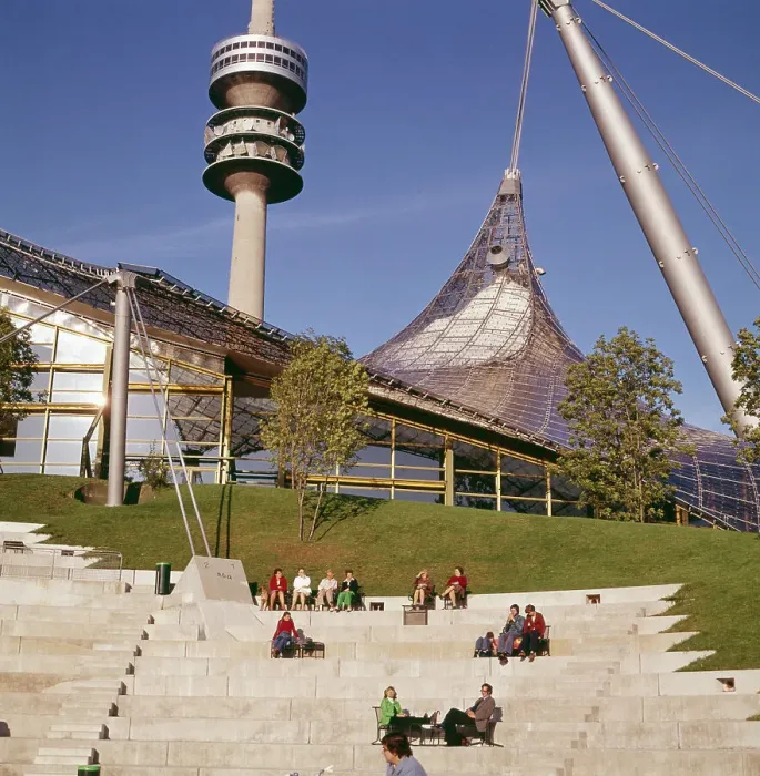Gerahmter Druck : München. Sommer 1973, Olympiapark München, Blick auf das Olympiastadion Gerahmter Druck : München. Sommer 1973, Olympiapark München, Blick auf das Olympiastadion