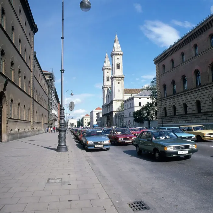 Framed Print : München, 1985. Maxvorstadt. Ludwigstrasse, mit Bayerischer Staatsbibliothek Framed Print : München, 1985. Maxvorstadt. Ludwigstrasse, mit Bayerischer Staatsbibliothek