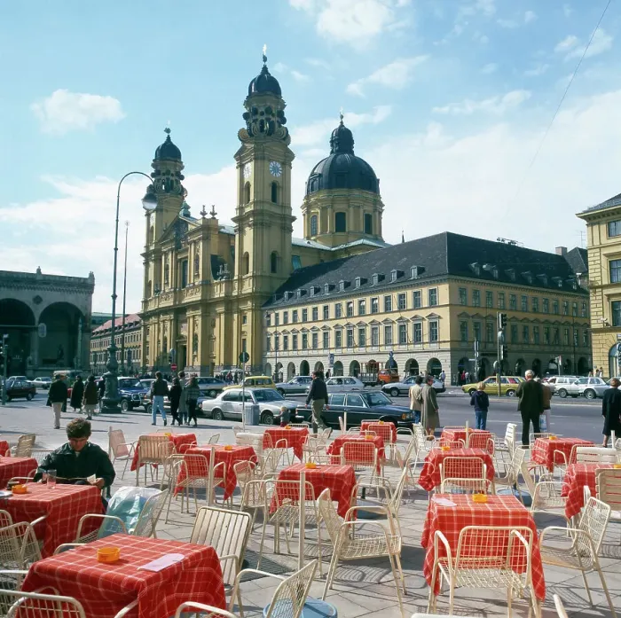Framed Print : München, 1985. Theatinerkirche St. Kajetan am Odeonsplatz Framed Print : München, 1985. Theatinerkirche St. Kajetan am Odeonsplatz
