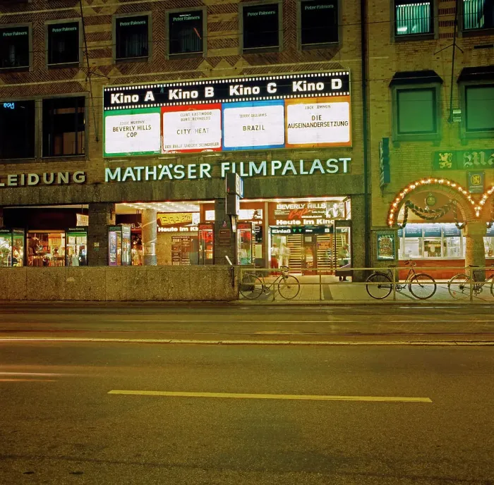 Framed Print : München, 1985. Innenstadt. Der Mathäser Filmpalast Framed Print : München, 1985. Innenstadt. Der Mathäser Filmpalast