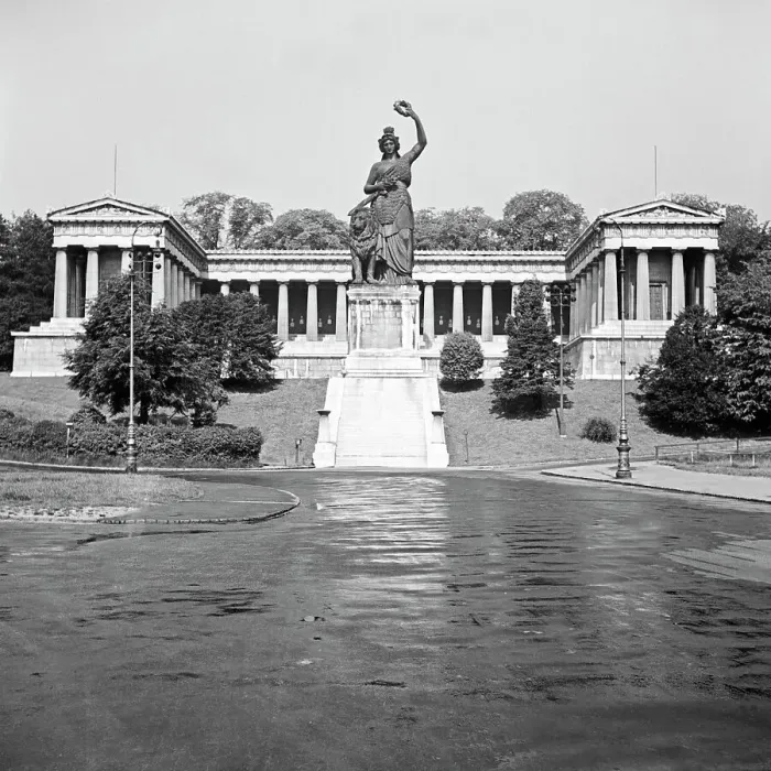 Impresión enmarcada : München. Salón de la fama y estatua de Bávaro en el extremo oeste de la Impresión enmarcada : München. Salón de la fama y estatua de Bávaro en el extremo oeste de la