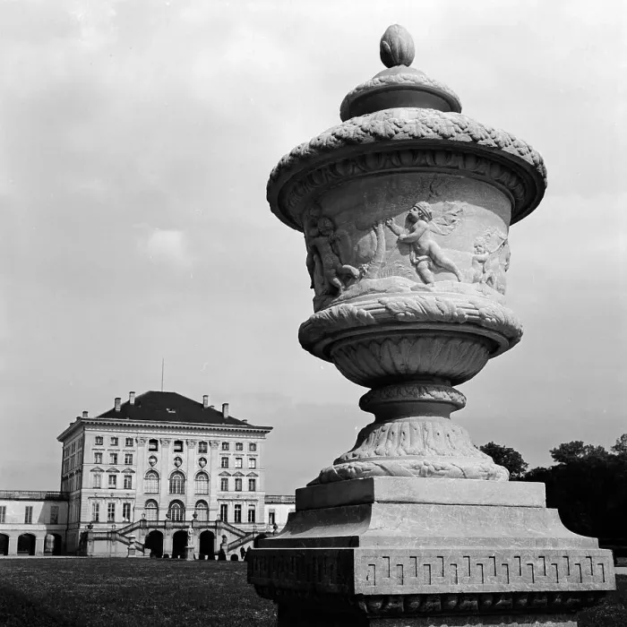 Framed Print : München. Im Schloßpark vom Nymphenburg im Westen von München, Deutschland 1930er Jahre Framed Print : München. Im Schloßpark vom Nymphenburg im Westen von München, Deutschland 1930er Jahre