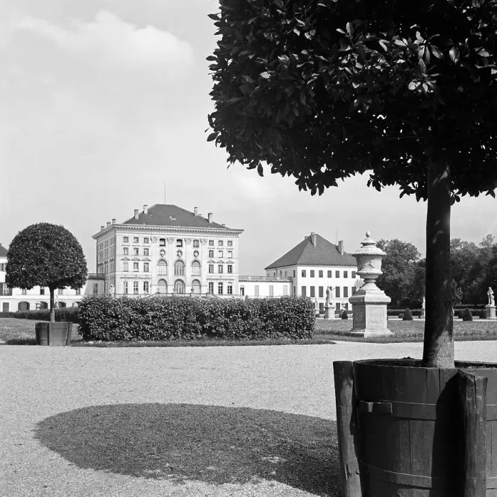Gerahmter Druck : München. In dem Schlosspark von Nymphenburg im Westen Münchens Gerahmter Druck : München. In dem Schlosspark von Nymphenburg im Westen Münchens