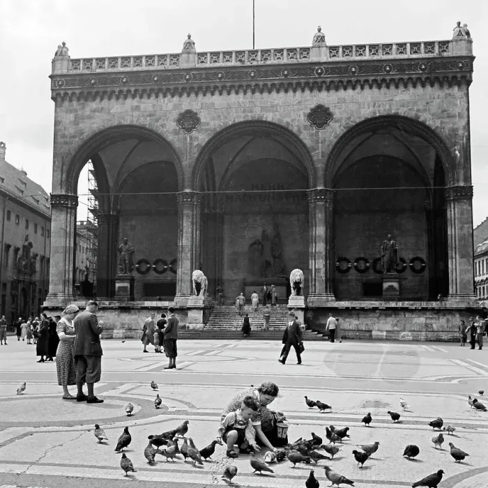 Framed Print : München. Die Feldherrnhalle auf dem Odeonsplatz in München, Deutschland 1930er Jahre Framed Print : München. Die Feldherrnhalle auf dem Odeonsplatz in München, Deutschland 1930er Jahre