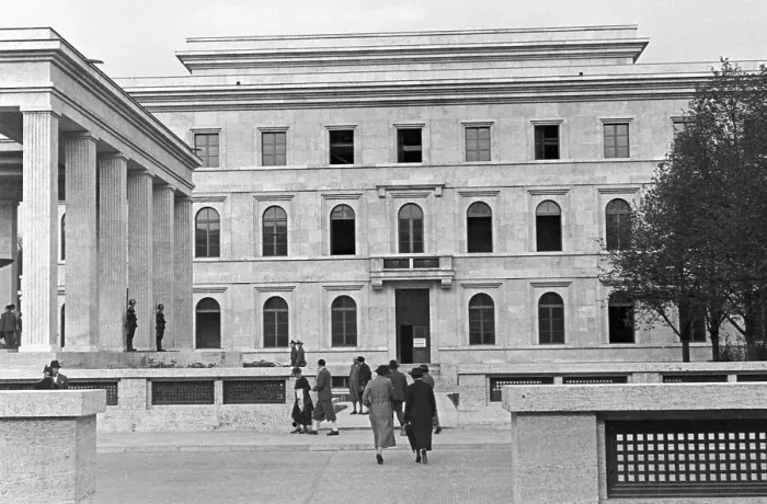 Impression encadrée : München. La maison brune à Munich, Allemagne années 1930 Impression encadrée : München. La maison brune à Munich, Allemagne années 1930