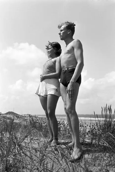 Gerahmter Druck : Urlaub auf Norderney im Deutschen Reich, 1930er Jahre. Gerahmter Druck : Urlaub auf Norderney im Deutschen Reich, 1930er Jahre.