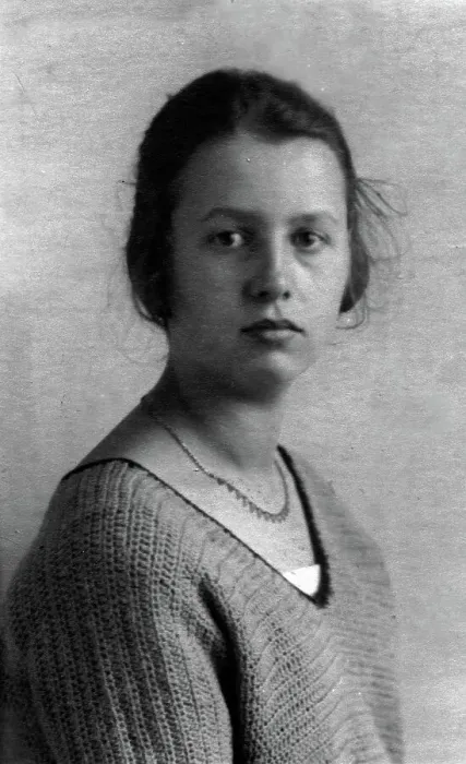 Stampa con cornice : Passbild. Immagine di passaporto di una giovane donna, Germania anni '20 Stampa con cornice : Passbild. Immagine di passaporto di una giovane donna, Germania anni '20