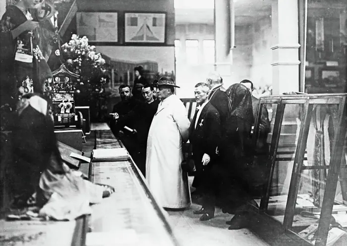 Framed Print : Pius XI. Szenen aus dem Leben von Papst Pius XI Framed Print : Pius XI. Szenen aus dem Leben von Papst Pius XI