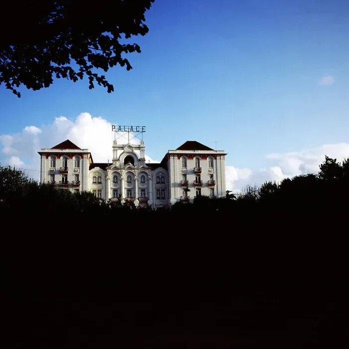Stampa con cornice : Portugal. Palazzo Hotel nel Terme di Curia nella regione Anadia, Portogallo nel 1981 Stampa con cornice : Portugal. Palazzo Hotel nel Terme di Curia nella regione Anadia, Portogallo nel 1981