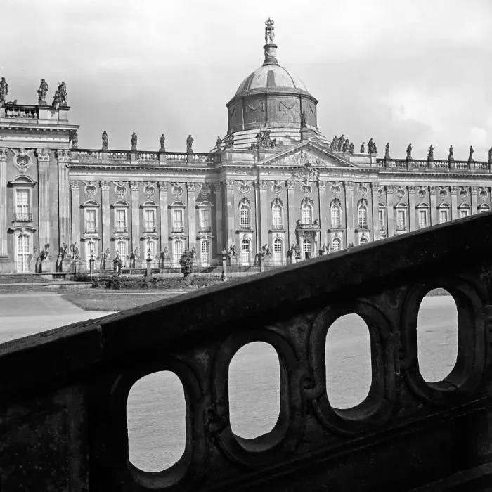 Stampa con cornice : Potsdam. Vista sul Nuovo Palazzo a Potsdam, Germania anni '30 Stampa con cornice : Potsdam. Vista sul Nuovo Palazzo a Potsdam, Germania anni '30