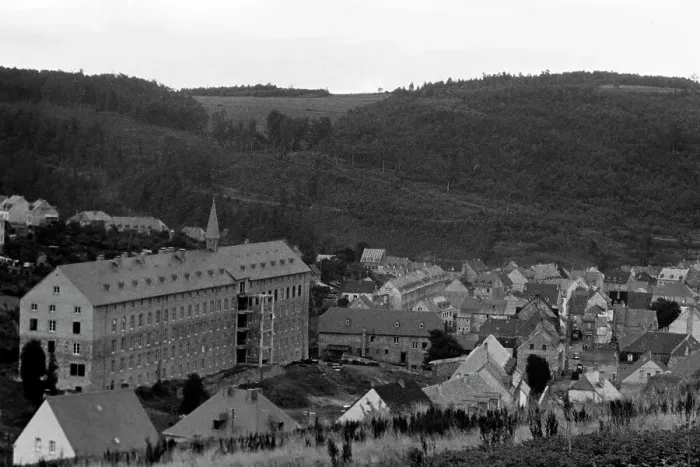 Gerahmter Druck : Blick auf Prüm in der Eifel, 1952 Gerahmter Druck : Blick auf Prüm in der Eifel, 1952