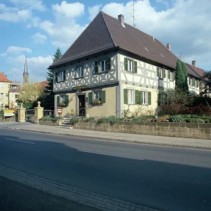 Gerahmter Druck : Alte Apotheke in Schesslitz bei Bamberg, Deutschland, 1980er Jahre. Gerahmter Druck : Alte Apotheke in Schesslitz bei Bamberg, Deutschland, 1980er Jahre.