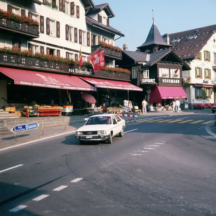 Impresión enmarcada : Schweiz. Viaje a Gstaad, Suiza en la década de los años ochenta Impresión enmarcada : Schweiz. Viaje a Gstaad, Suiza en la década de los años ochenta
