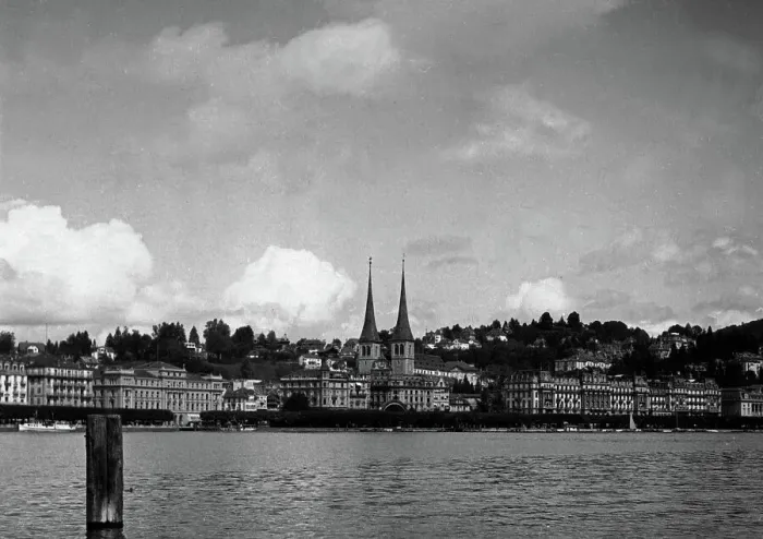 Gerahmter Druck : Blick auf die Stadt Luzern mit der Hofkirche St. Leodegar, Schweiz 1930er Jahre