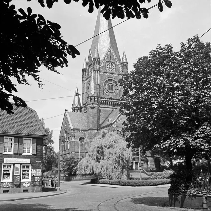 Framed Print : Solingen. Die Lutherkirche an der Kölner Straße in Solingen, Deutschland 1930er Jahre Framed Print : Solingen. Die Lutherkirche an der Kölner Straße in Solingen, Deutschland 1930er Jahre