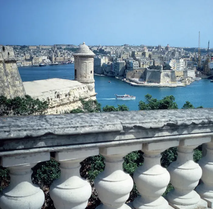 Stampa con cornice : Spanien. Vista sul forte di Sanangelo a La Valletta sull'isola di Maltese Stampa con cornice : Spanien. Vista sul forte di Sanangelo a La Valletta sull'isola di Maltese