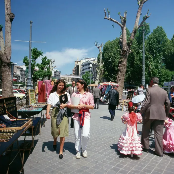 Framed Print : Spanien. Straßenszene in Granada, Spanien 1980er Jahre Framed Print : Spanien. Straßenszene in Granada, Spanien 1980er Jahre